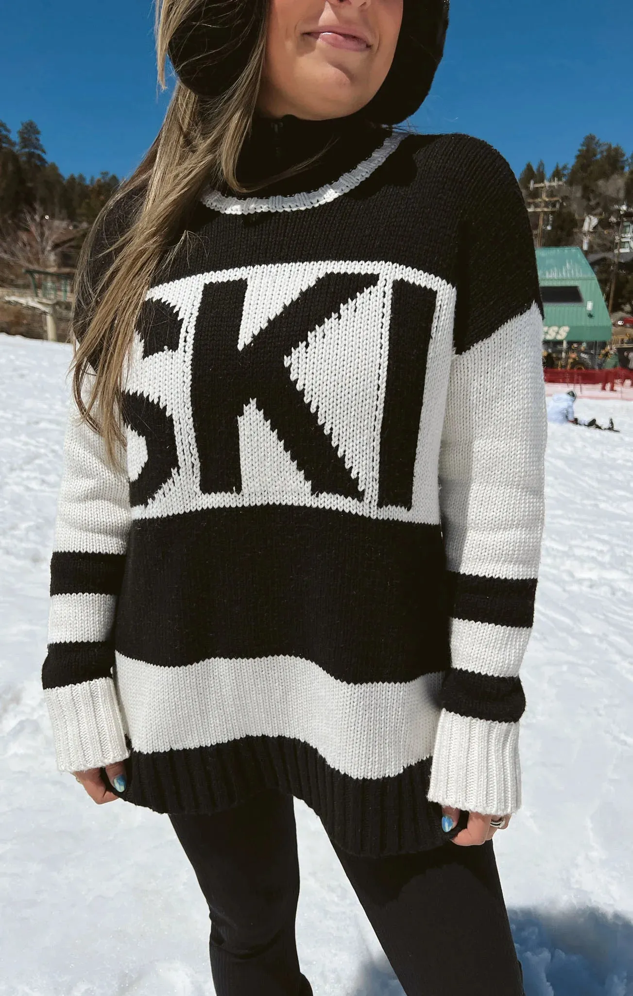 Ski in Sweater